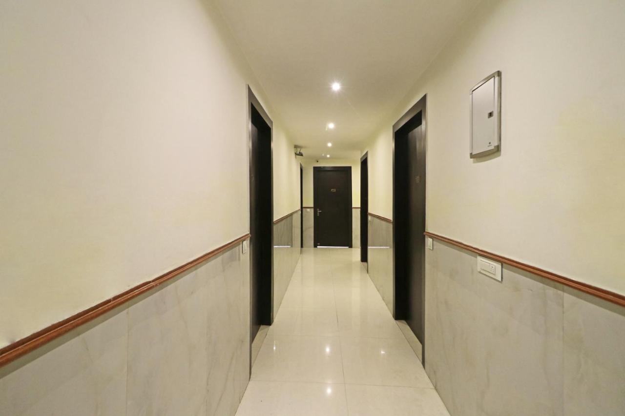 Hotel Paragon Suites Nueva Delhi Exterior foto