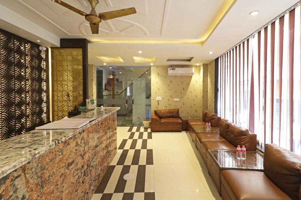 Hotel Paragon Suites Nueva Delhi Exterior foto