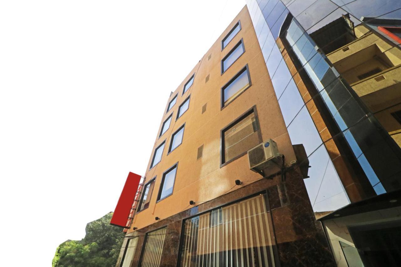 Hotel Paragon Suites Nueva Delhi Exterior foto