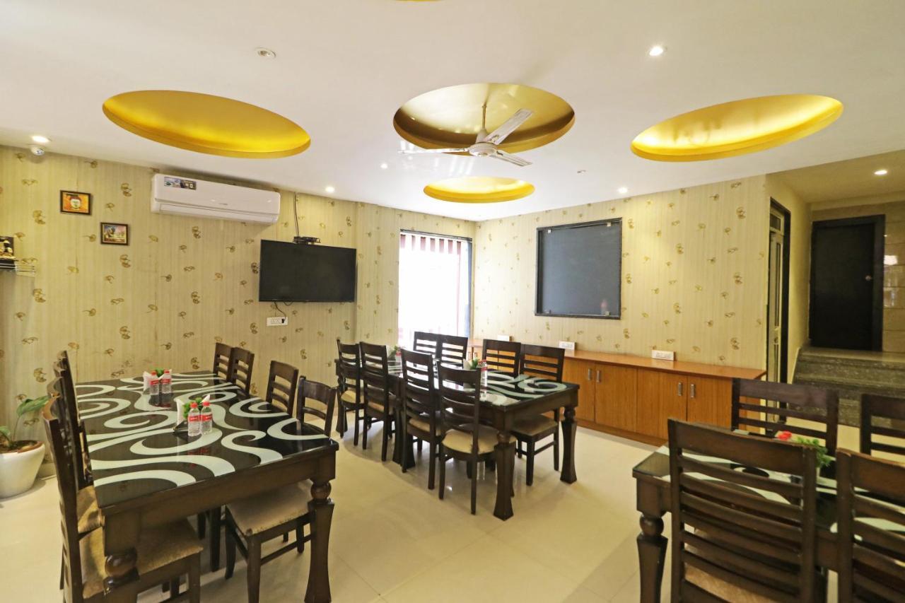 Hotel Paragon Suites Nueva Delhi Exterior foto