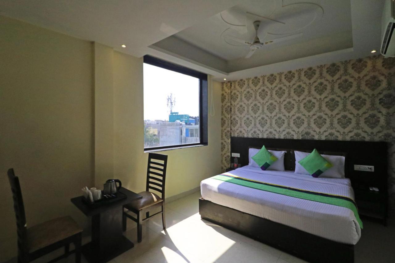 Hotel Paragon Suites Nueva Delhi Exterior foto