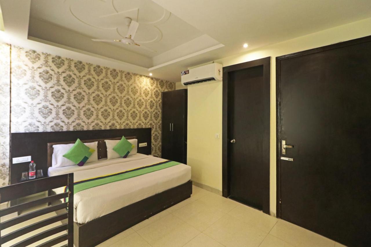 Hotel Paragon Suites Nueva Delhi Exterior foto