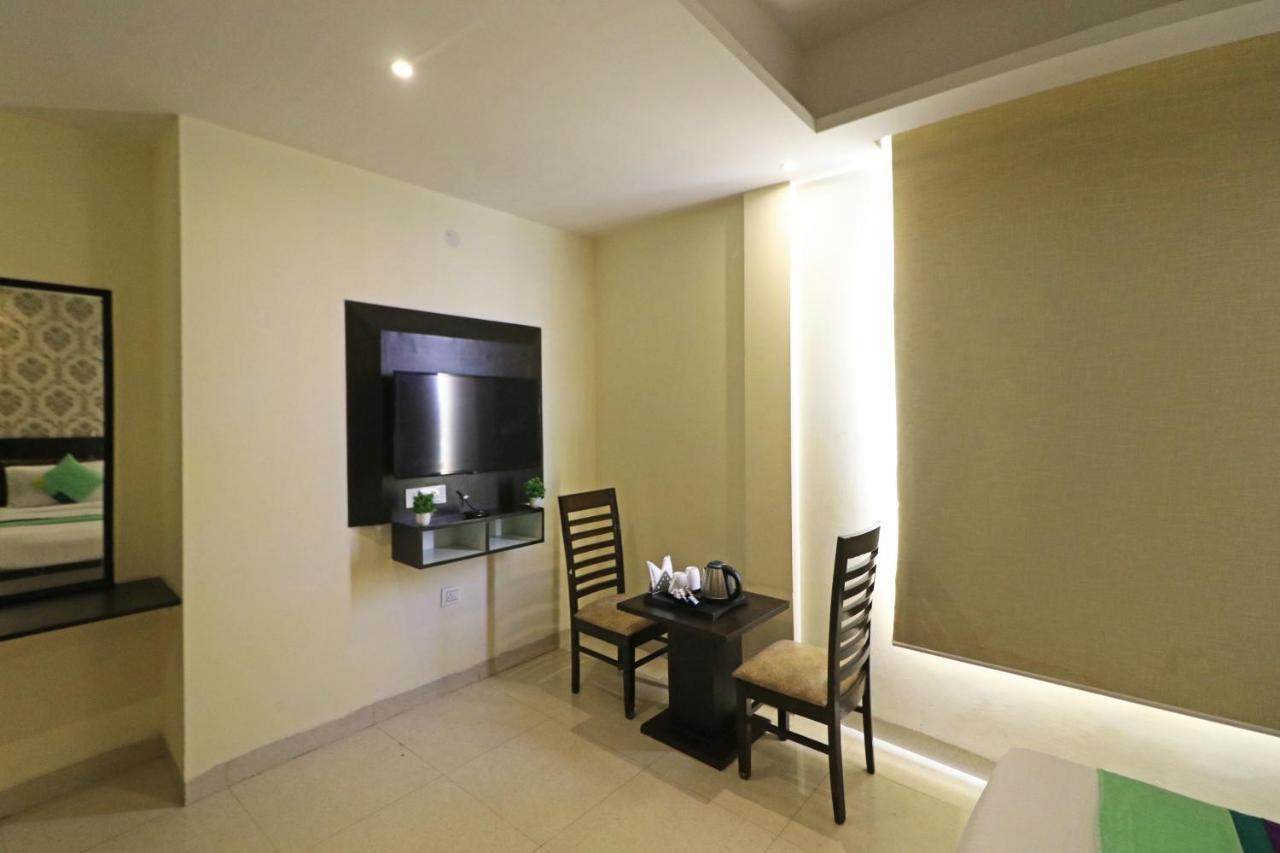 Hotel Paragon Suites Nueva Delhi Exterior foto