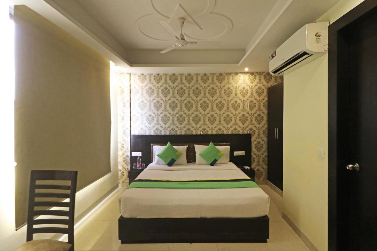 Hotel Paragon Suites Nueva Delhi Exterior foto